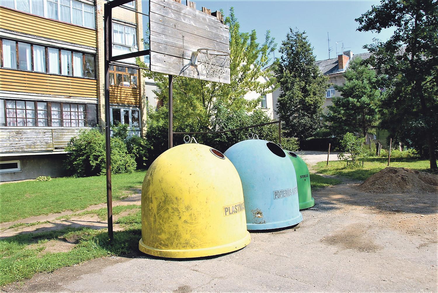 Vietoje žaidimų aikštelės – konteineriai / Nutarta