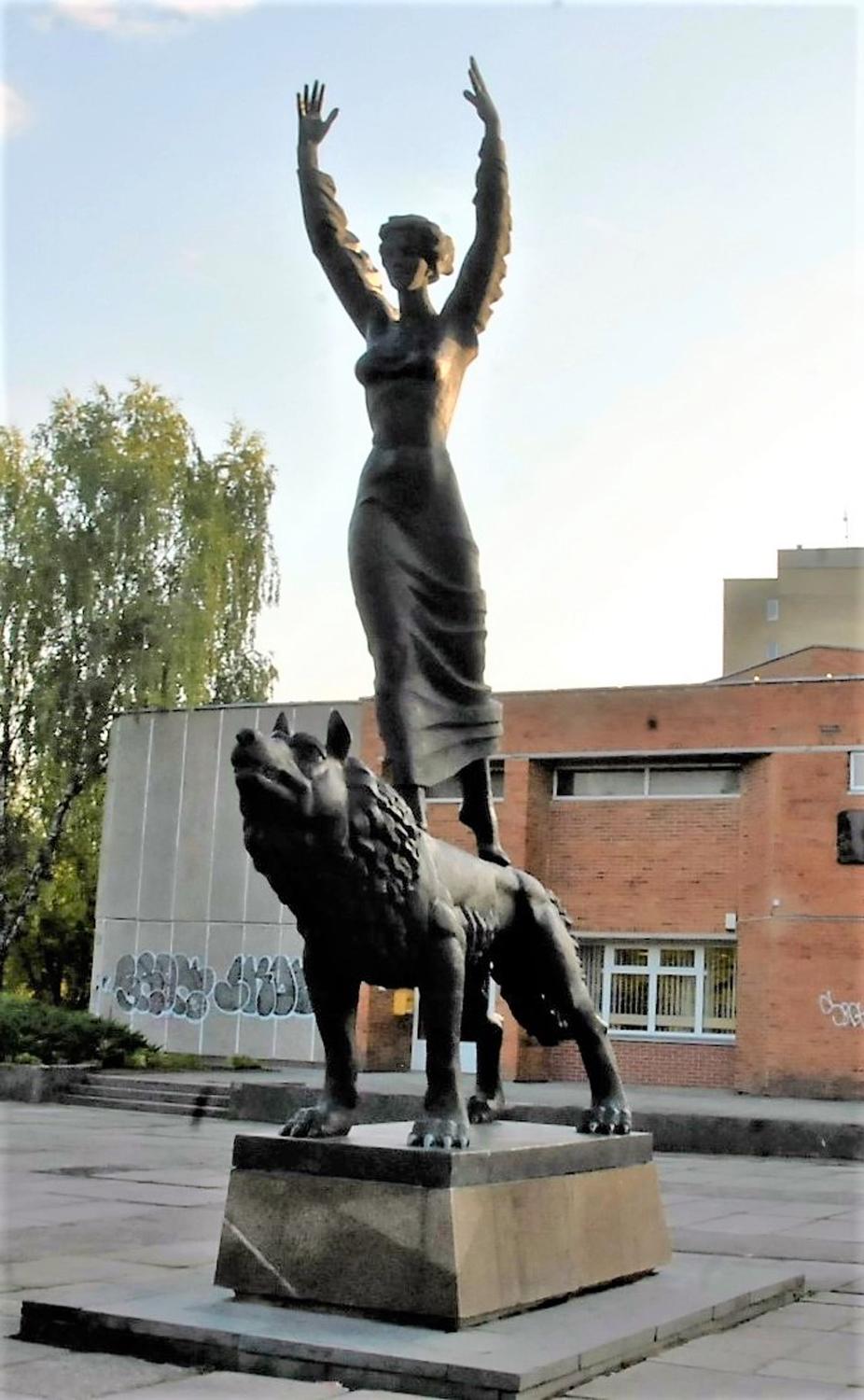 „Vilkmergės“ skulptūrai siūlė kitą vietą / „Vilkmergės“ skulptūra Pivonijos mikrorajone pastatyta daugiau kaip prieš tris dešimtmečius