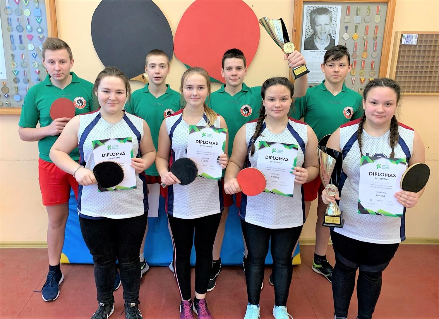 Vyko stalo teniso varžybos /