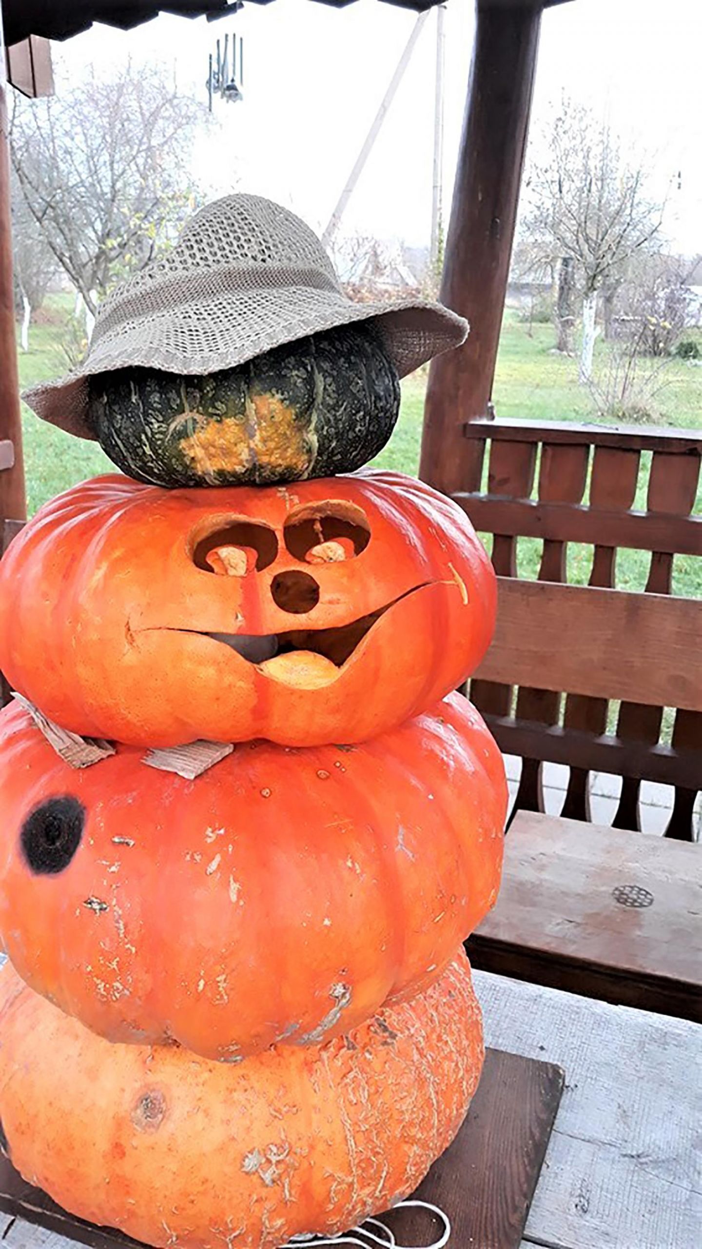 Žemaitkiemyje – moliūgų skaptavimo konkursas / Šiais metais moliūgų konkursas pasižymėjo kompozicijomis