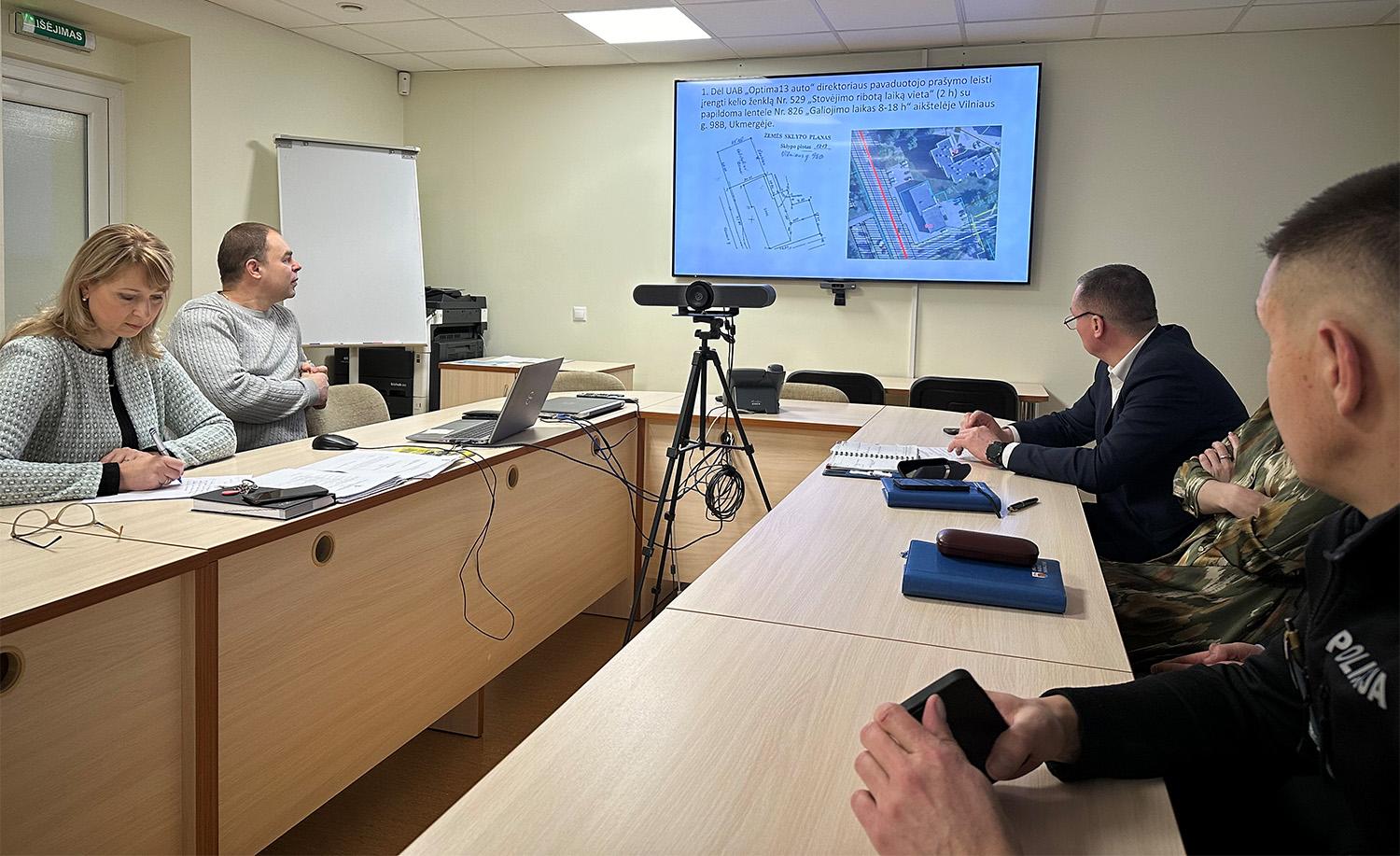 Ženklinimo prašo keliuose, aikštelėse, kiemuose