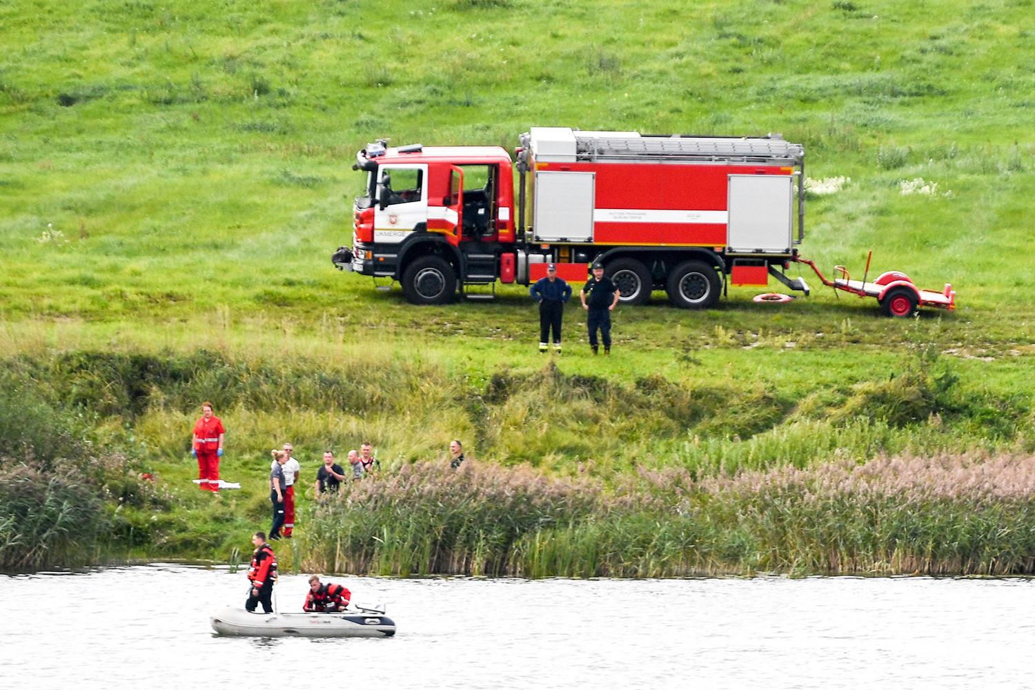 Žirnajų ežere – laimingai pasibaigusios paieškos / Ežerą apžiūrėjo ugniagesiai gelbėtojai.