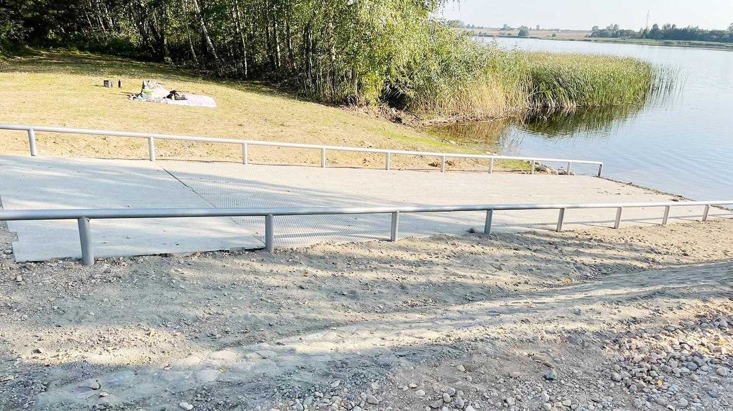 Žvejų patogumui – valčių nuleidimo vietos / Nuo šiol leisti valtis į vandenį bus patogiau.