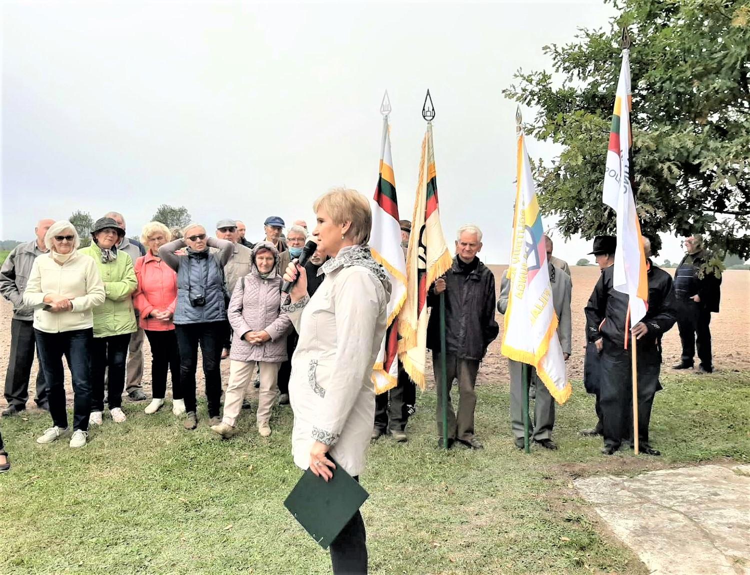 Žygiavo partizanų kovų vietomis / Partizanams atminti skirtas žygis.