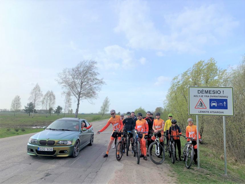 Ženklai įspės vairuotojus apie dviratininkus