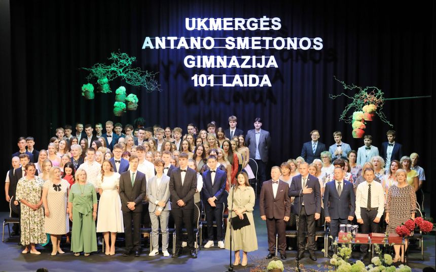 Abiturientų šventėje – ir ypatingi apdovanojimai