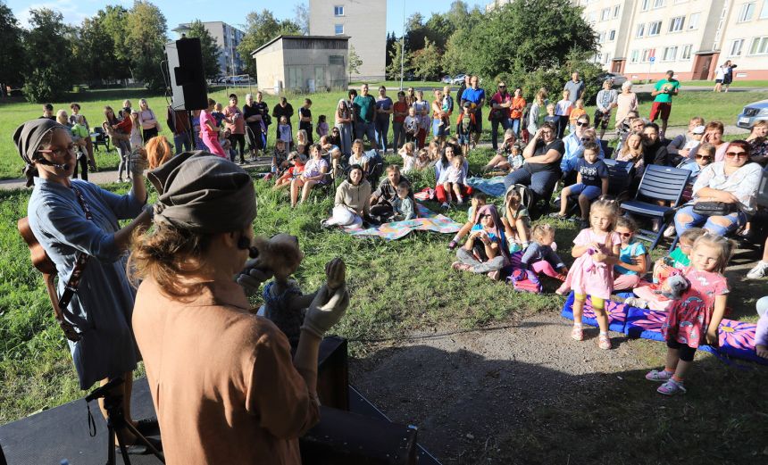 „Katino Murklio“ teatras subūrė šeimas paskutiniam vasaros susitikimui