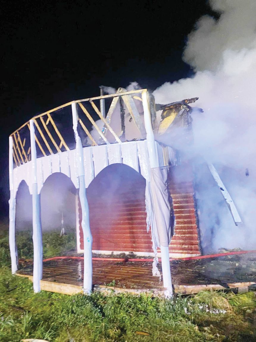 Sudegė gyvenamasis namas ir automobilis