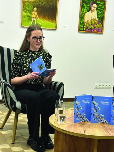Gimnazistė pristatė savo pirmąją poezijos knygą