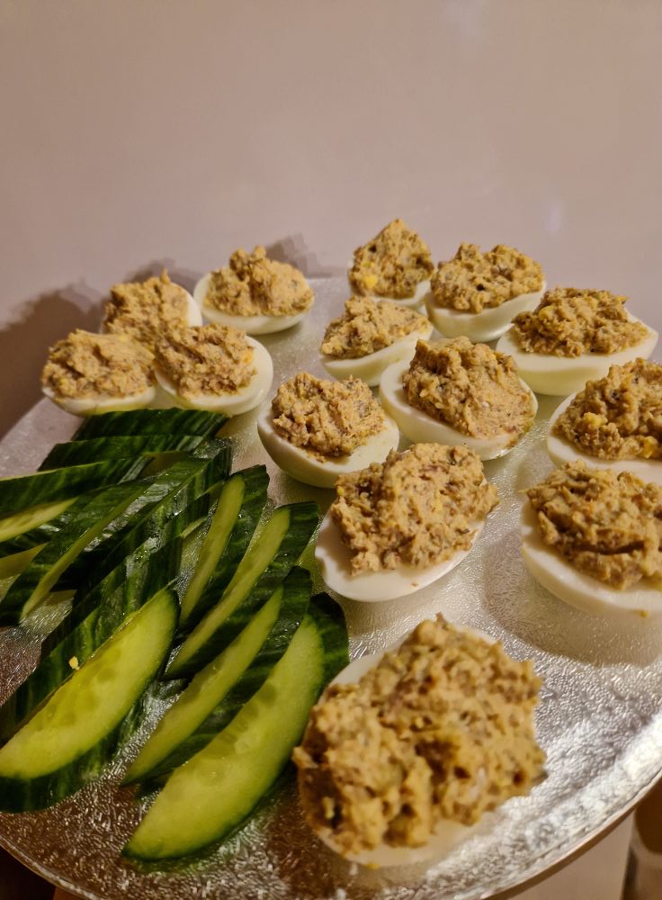 Įdaryti kiaušiniai su rūkytais šprotais ir majonezu