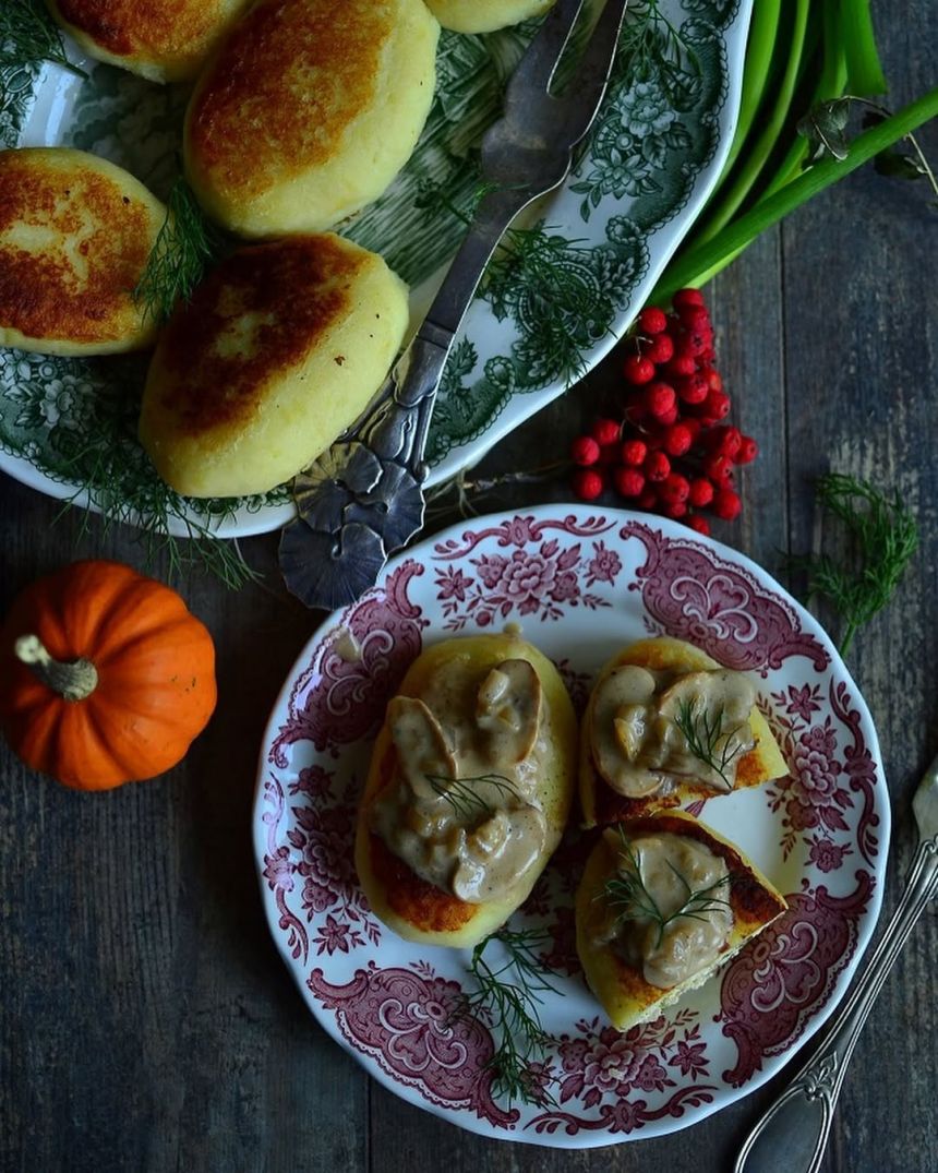 Žemaičių blynai su varške ir pievagrybių padažu