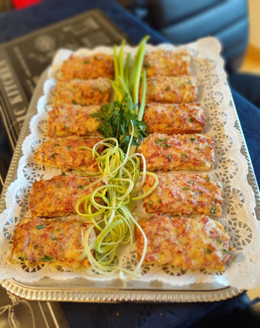 Orkaitėje kepti karšti sumuštiniai su kumpiu ir sūriu