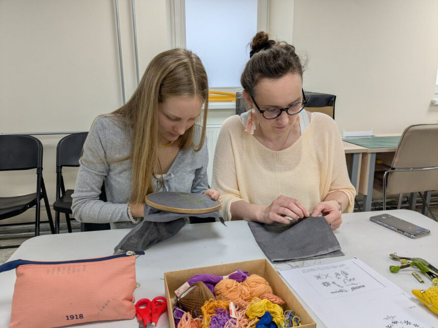 Rankdarbius kurti mokėsi ir jaunimas, ir senjorai