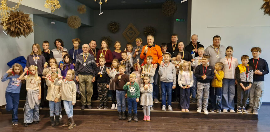 Organizavo respublikinį šeimų komandinį šaškių turnyrą