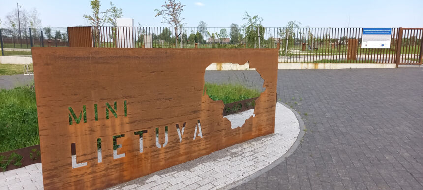 Parke atsiras dar viena miniatiūra