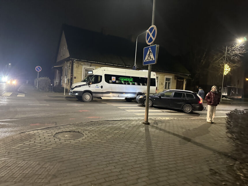 Naujas elektrinis autobusas pateko į eismo įvykį – teks remontuoti