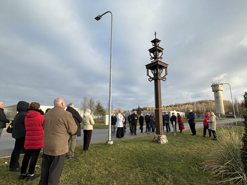 Pašilėje atidengtas unikalus stogastulpis