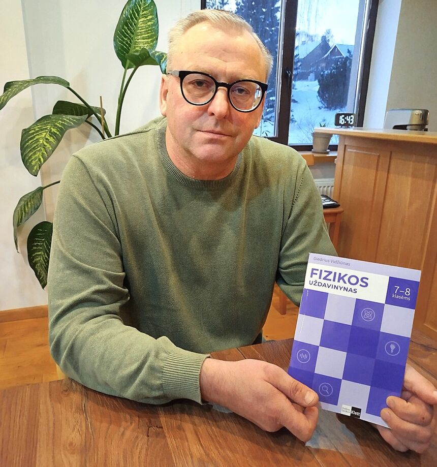Ukmergiškis priėmė iššūkį ir išleido fizikos vadovėlį