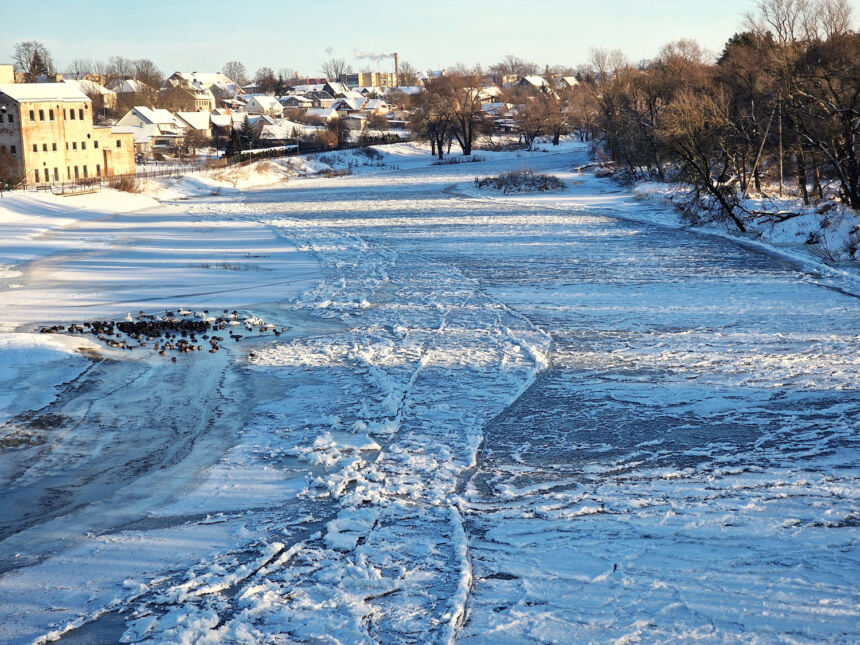 Užšalo Šventoji – tokio reginio nebuvo dešimtmetį