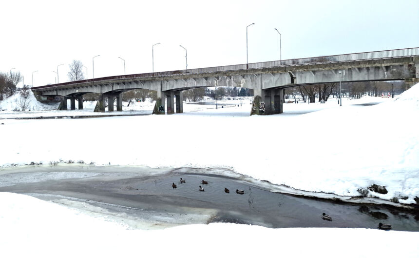 Jau perkami tilto per Šventąją remonto darbai