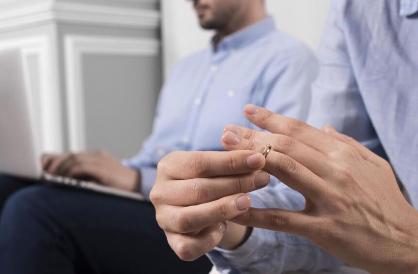 Skyrybos su užsieniečiu Lietuvoje: ką svarbu žinoti?