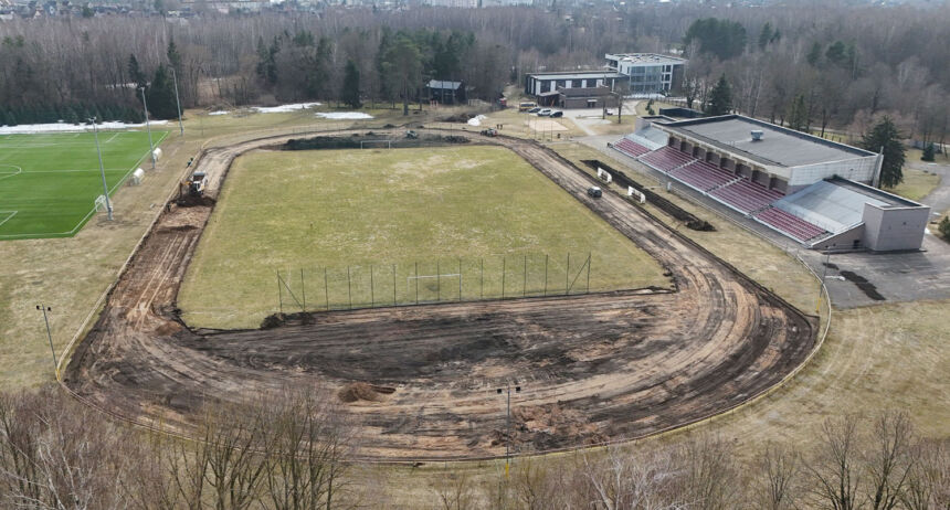 Stadione atnaujinami bėgimo takai