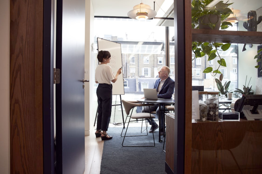 Biuro darbuotojo pavasaris: kodėl balandį skambina tie, kurie „niekada neserga”