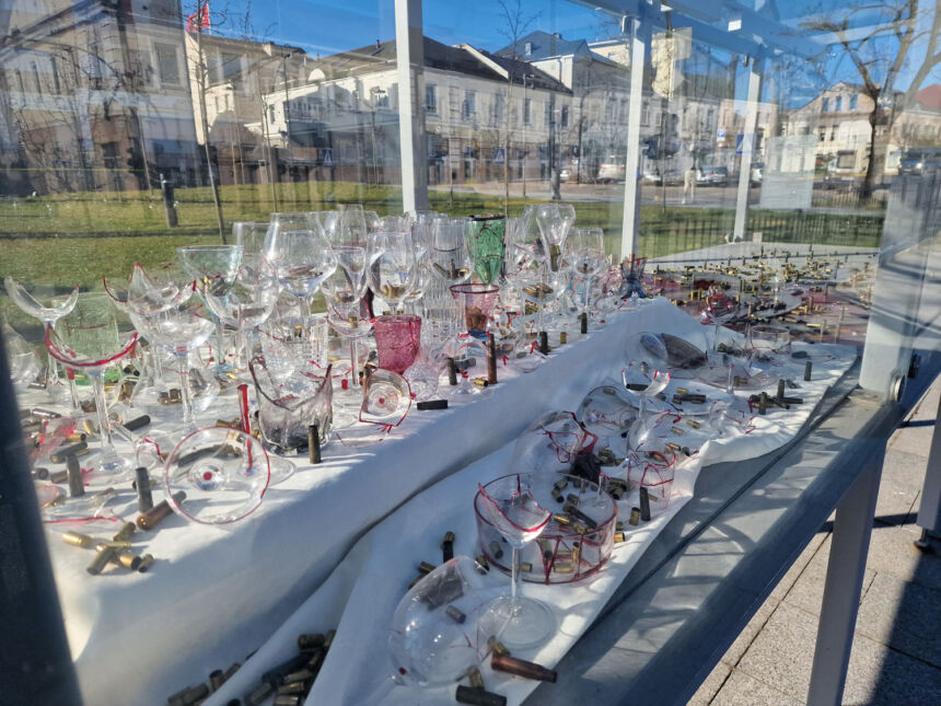 Ukrainietės studentės savo projektą pristato Ukmergėje