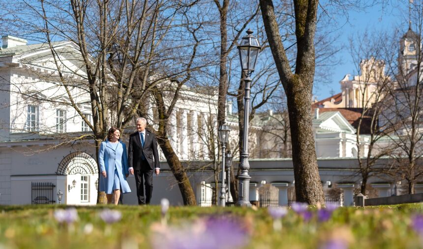 Lietuvos Respublikos Prezidento Gitano Nausėdos ir ponios Dianos Nausėdienės sveikinimas šv. Velykų proga