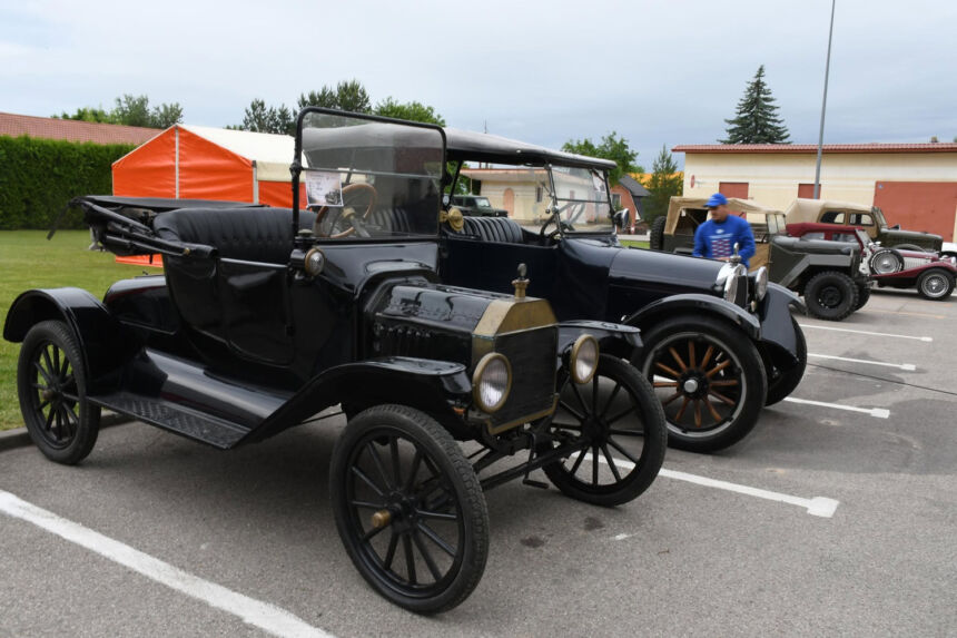 Ukmergėje paminėta automobilio 140 metų sukaktis
