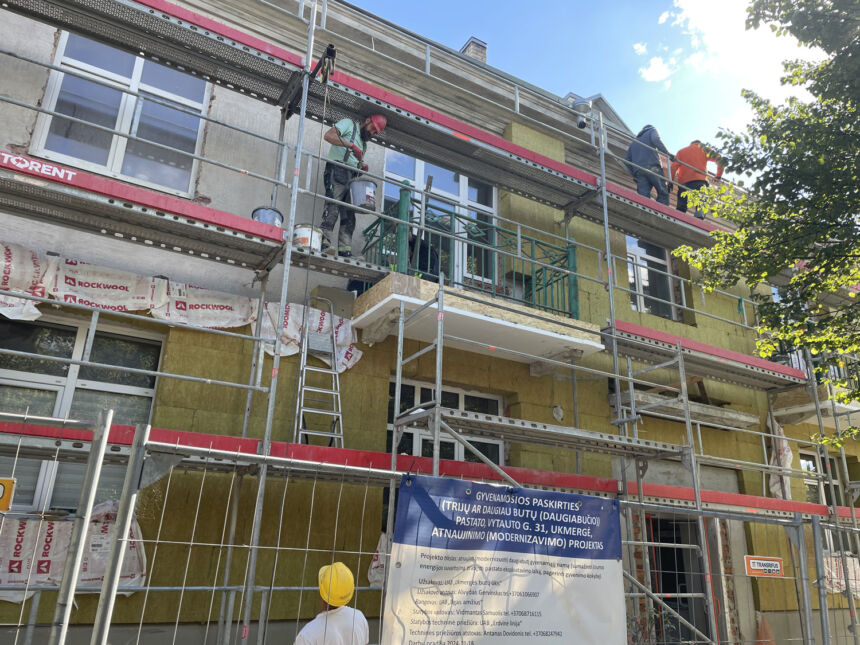 Džiaugiasi namo renovacijos darbais