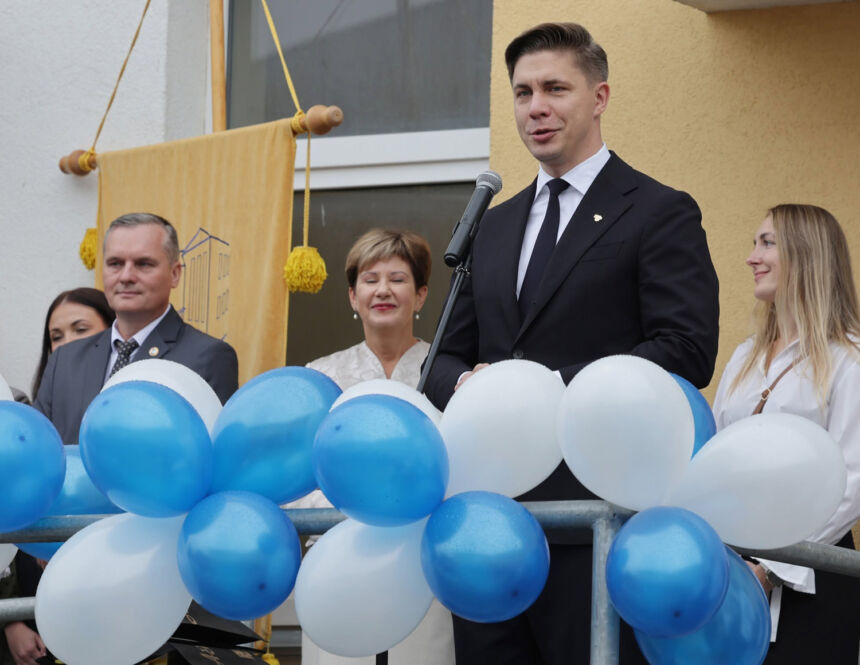 Ukmergės gimnazistus pasveikino atvykęs premjeras M. Sinkevičius