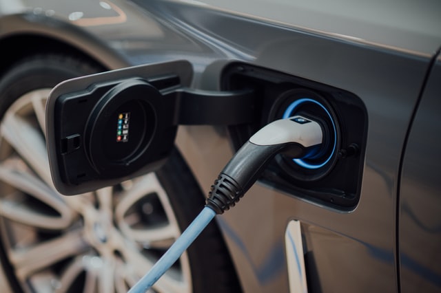 Savaitė be degalinės: kokie iš tikrųjų yra BMW elektromobiliai