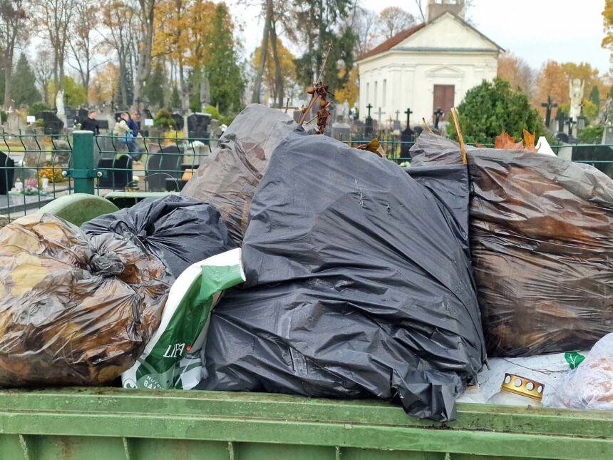 Artėjant Vėlinėms, konteineriai pildosi žaibiškai